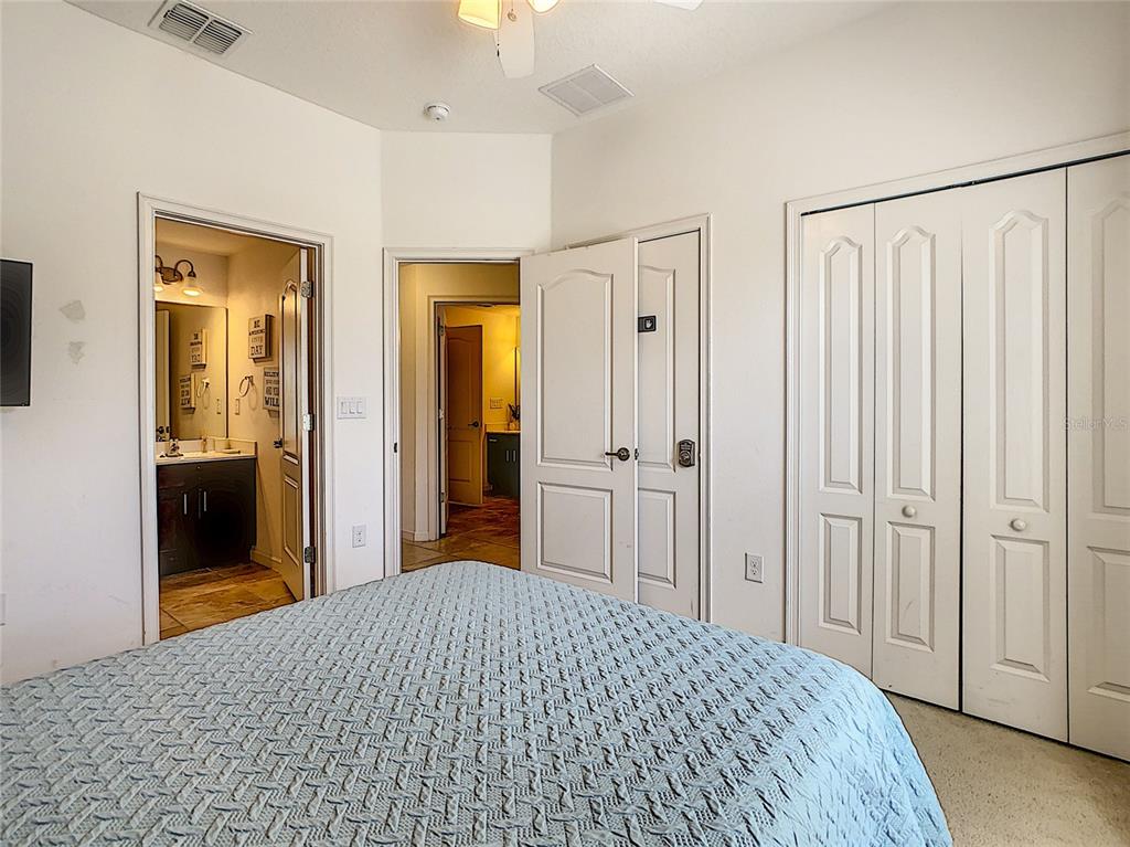 Slide show image of the Orlando Florida Home for Sale 31