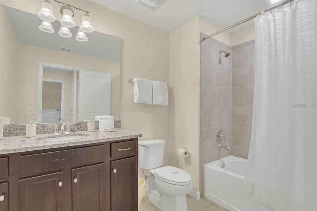 Slide show image of the Orlando Florida Home for Sale 18