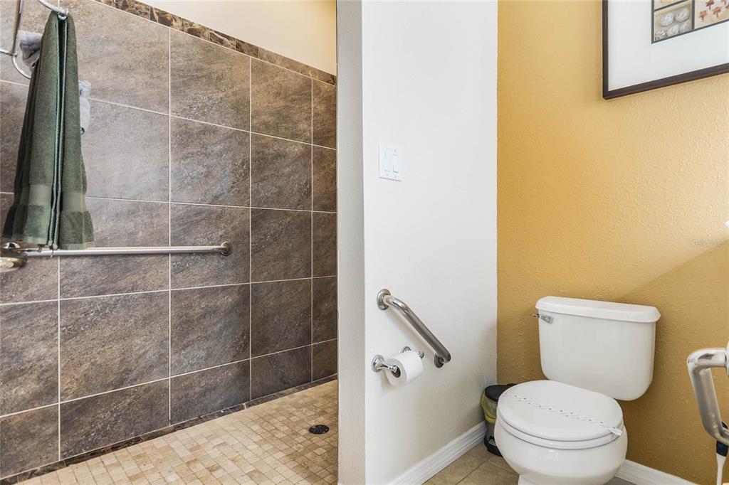 Slide show image of the Orlando Florida Home for Sale 15
