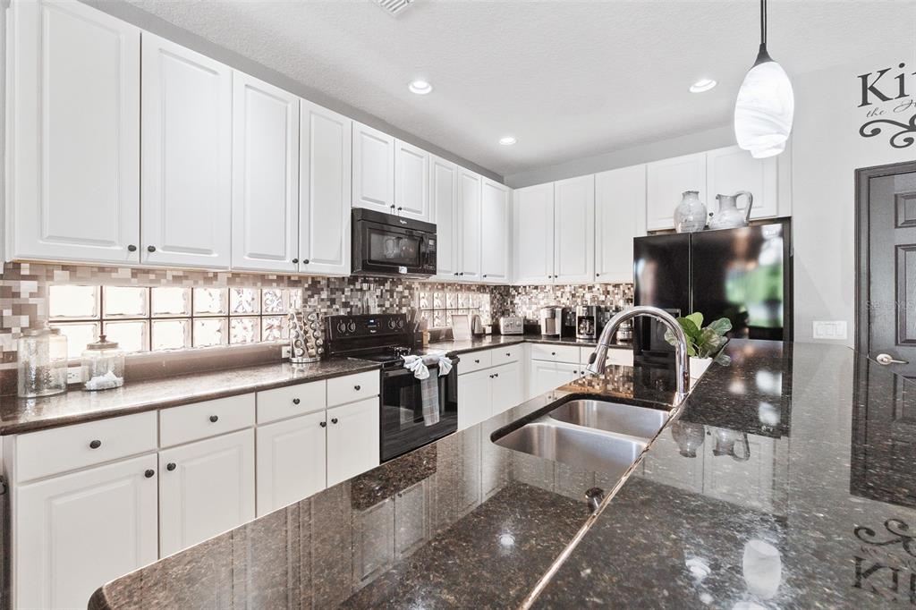 Slide show image of the Orlando Florida Home for Sale 16