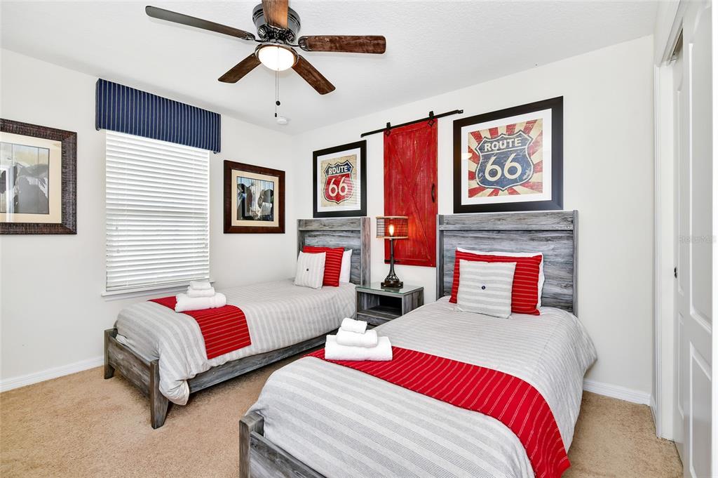 Slide show image of the Orlando Florida Home for Sale 28
