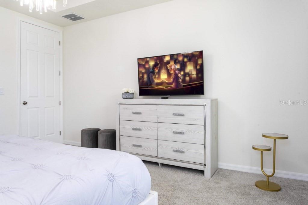 Slide show image of the Orlando Florida Home for Sale 22