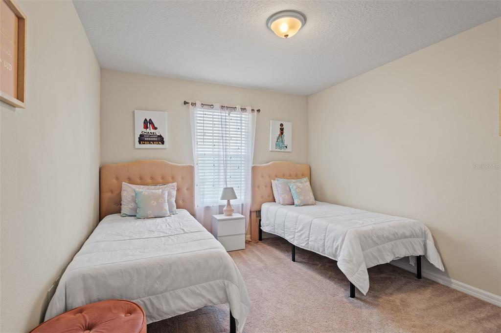 Slide show image of the Orlando Florida Home for Sale 36