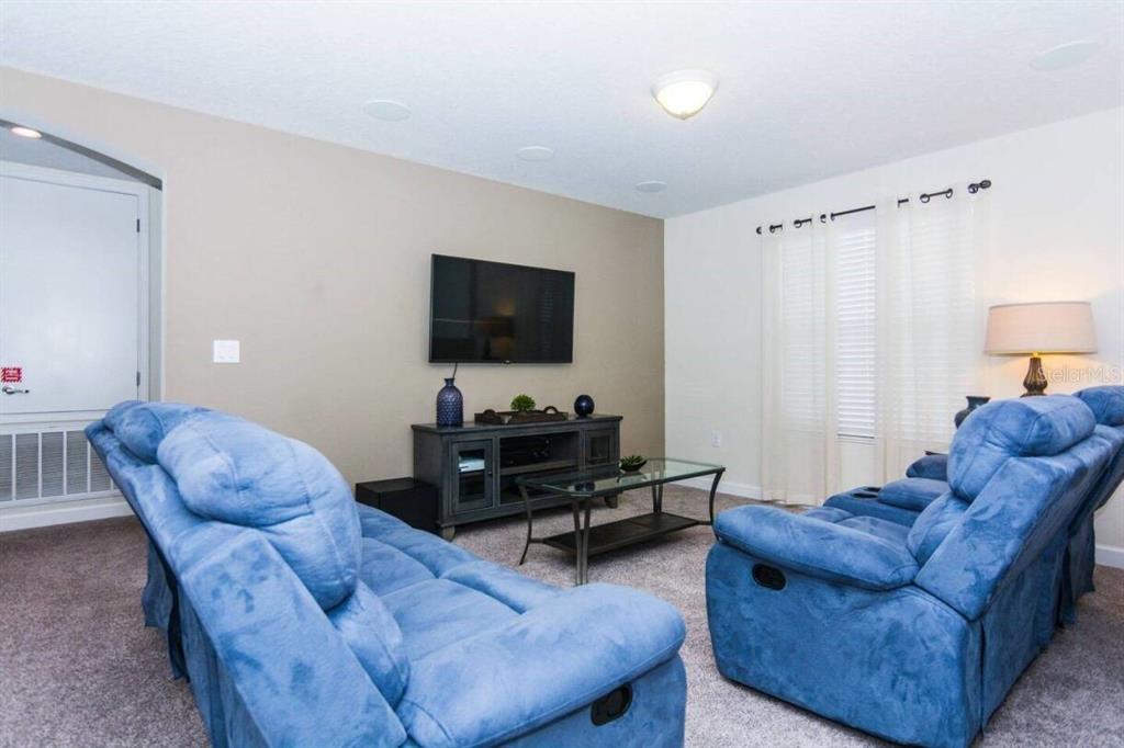Slide show image of the Orlando Florida Home for Sale 35