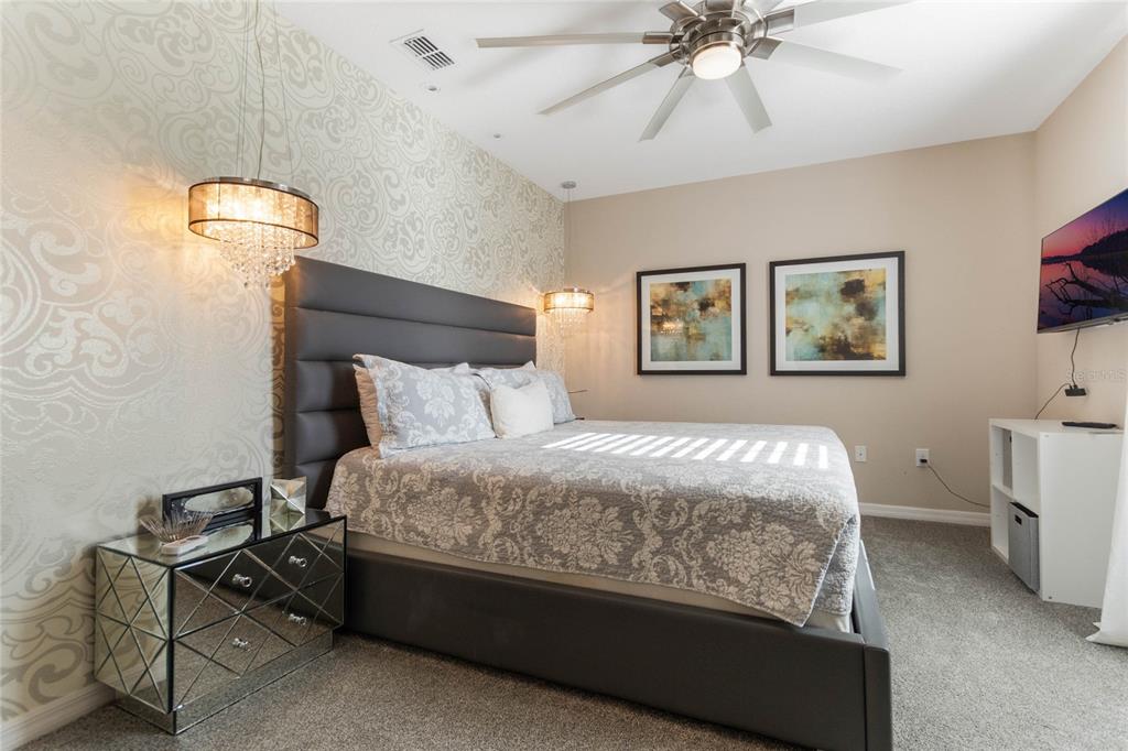 Slide show image of the Orlando Florida Home for Sale 41