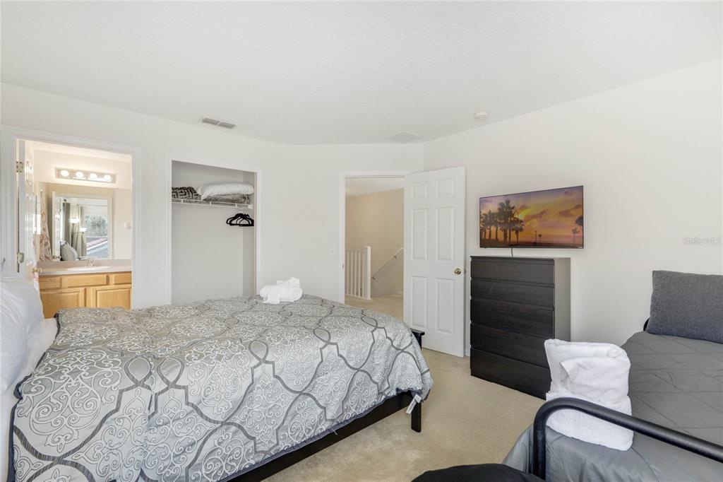 Slide show image of the Orlando Florida Home for Sale 30