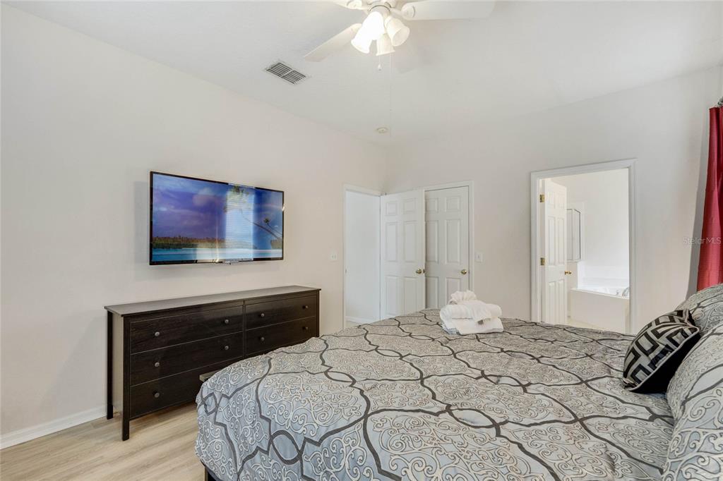 Slide show image of the Orlando Florida Home for Sale 39