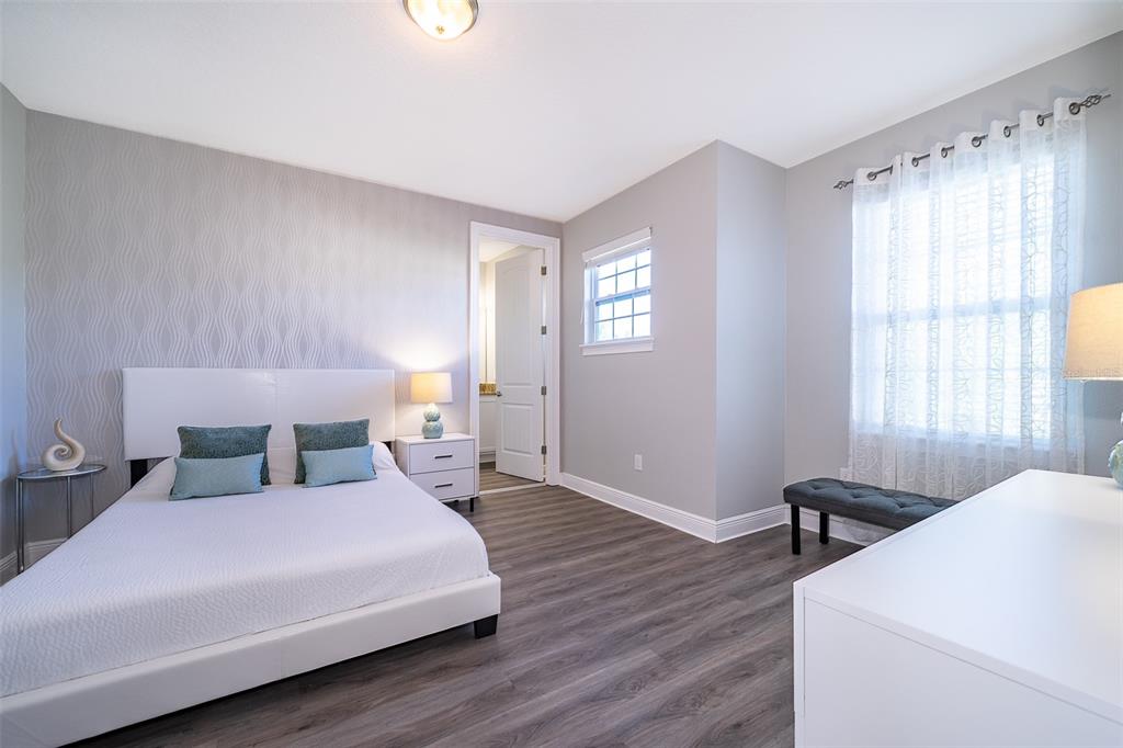 Slide show image of the Orlando Florida Home for Sale 21