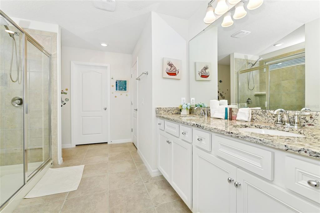 Slide show image of the Orlando Florida Home for Sale 39