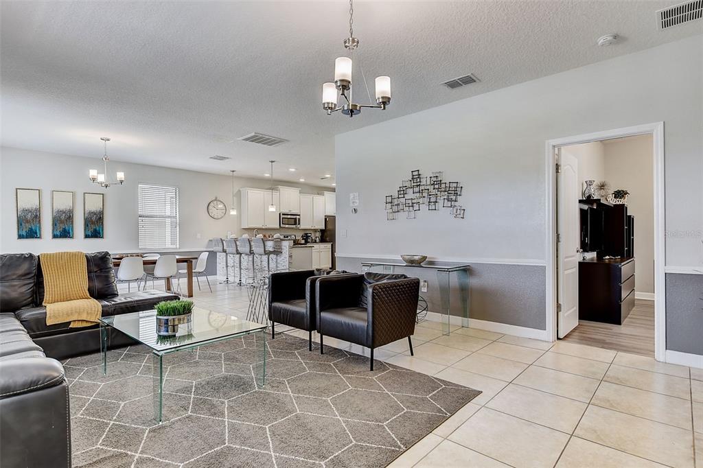 Slide show image of the Orlando Florida Home for Sale 18