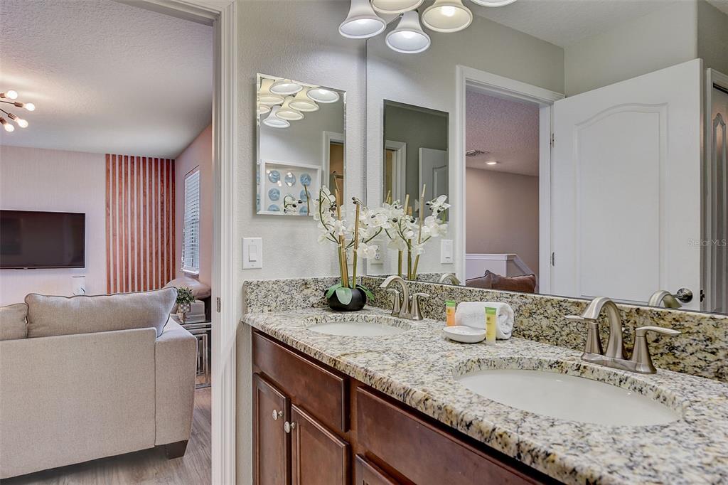 Slide show image of the Orlando Florida Home for Sale 32