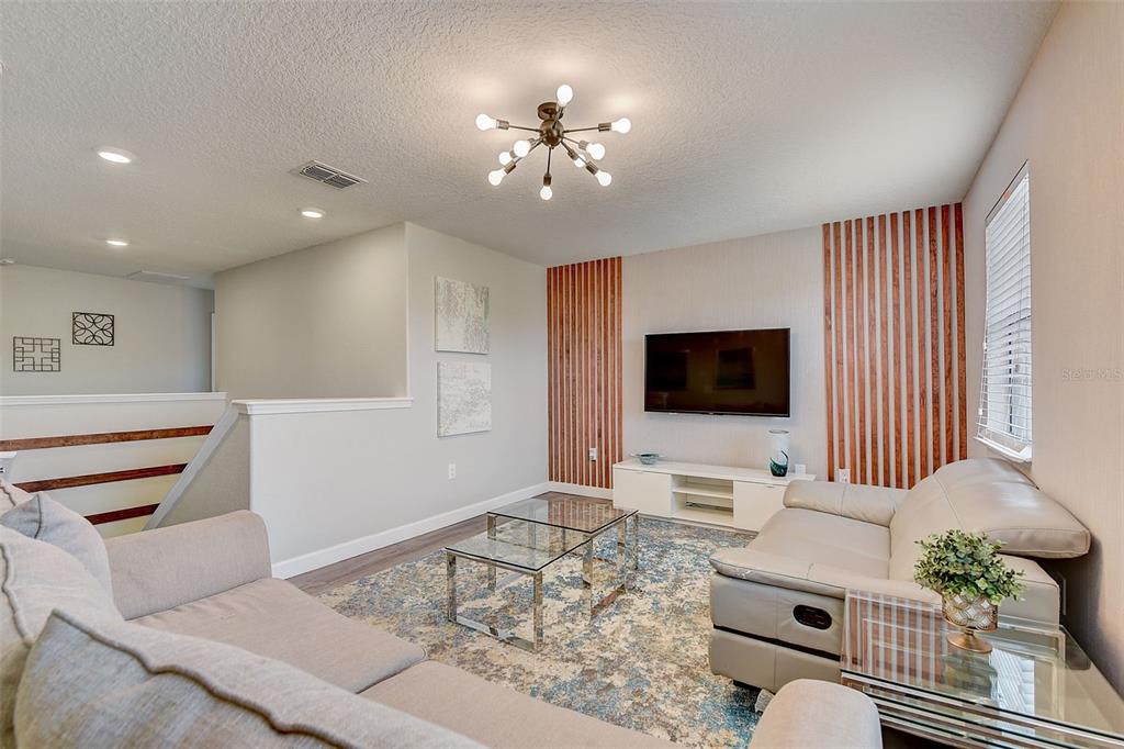 Slide show image of the Orlando Florida Home for Sale 45