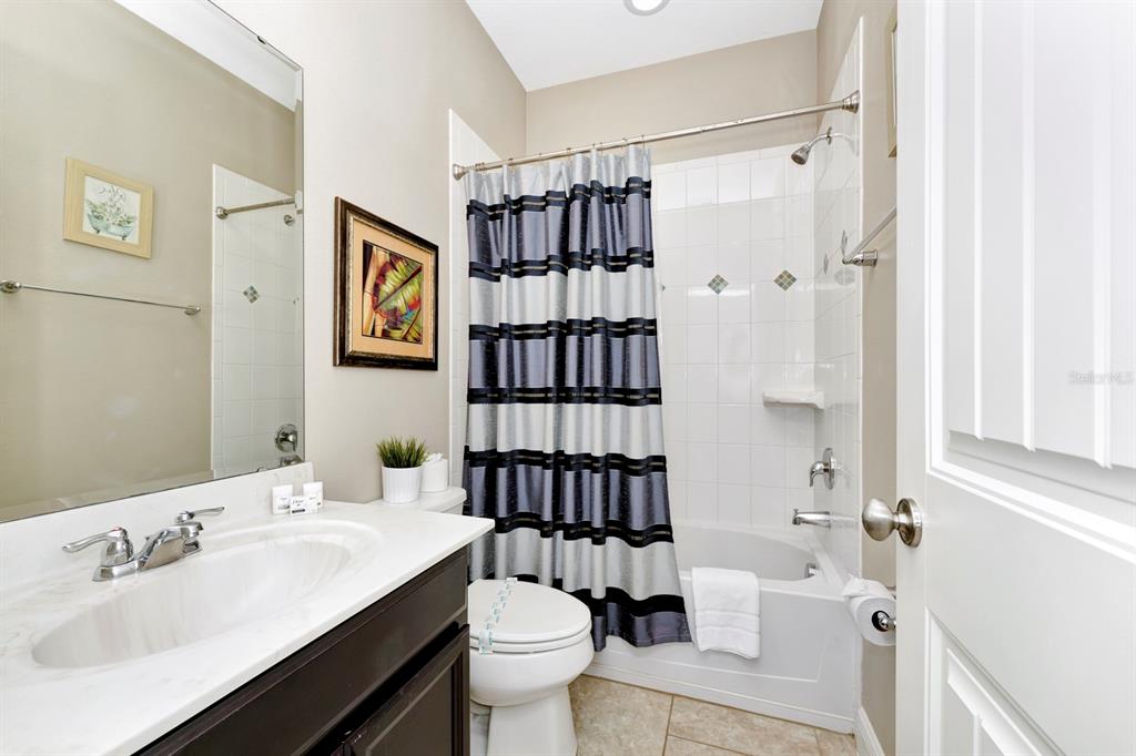 Slide show image of the Orlando Florida Home for Sale 32