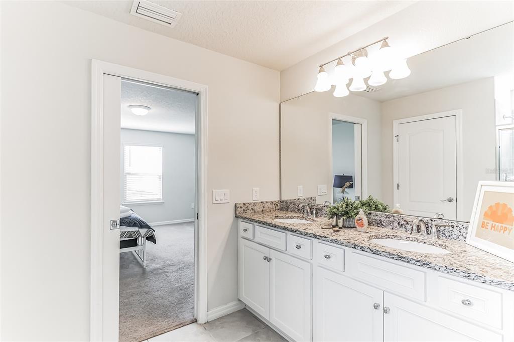 Slide show image of the Orlando Florida Home for Sale 21