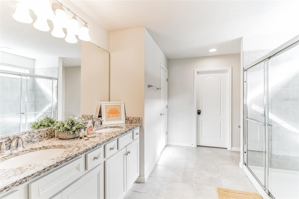 Slide show image of the Orlando Florida Home for Sale 31