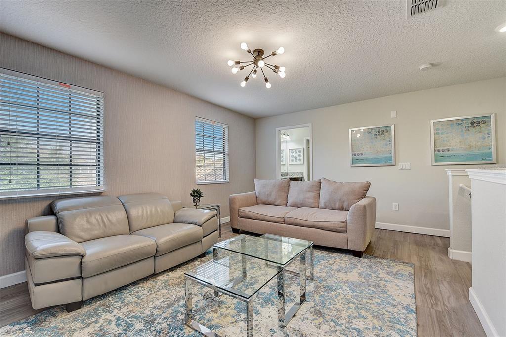 Slide show image of the Orlando Florida Home for Sale 29