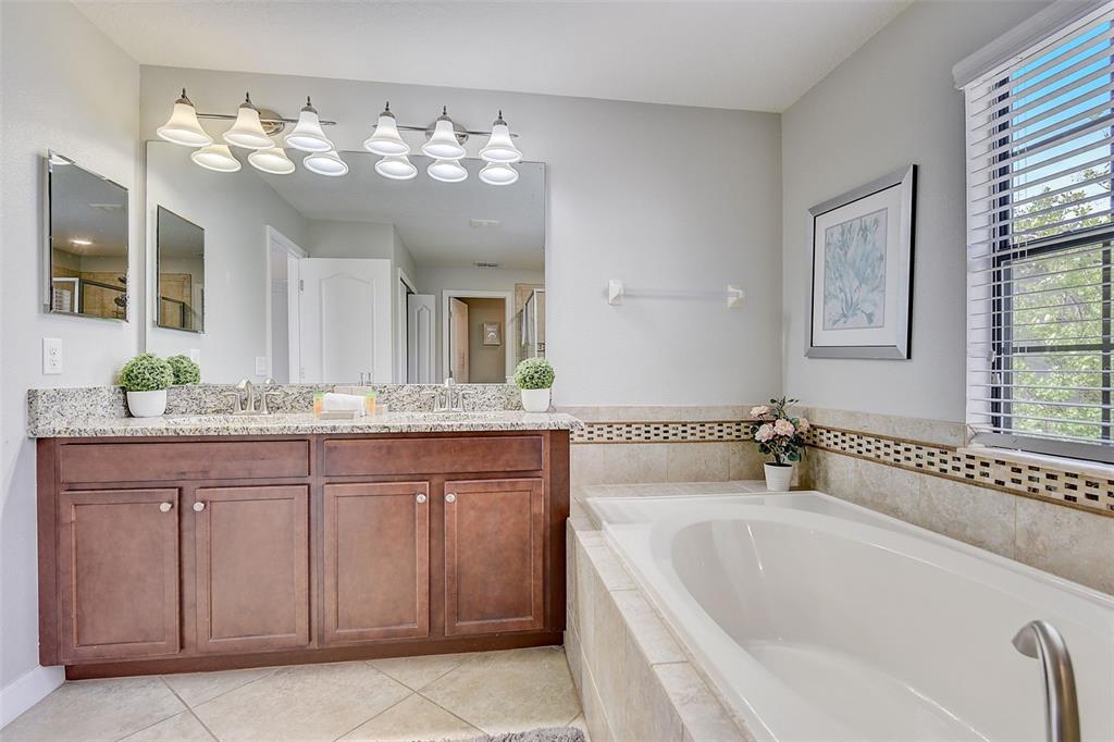 Slide show image of the Orlando Florida Home for Sale 41