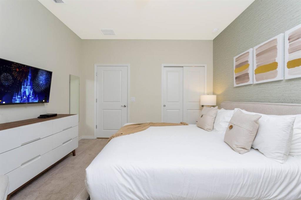 Slide show image of the Orlando Florida Home for Sale 39