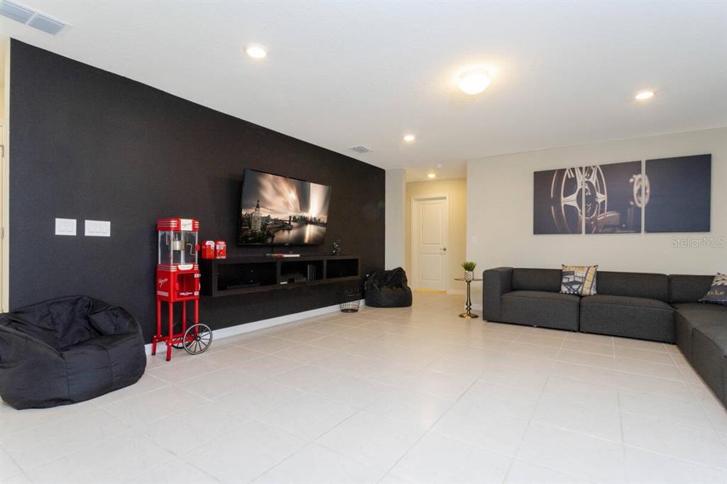 Slide show image of the Orlando Florida Home for Sale 48