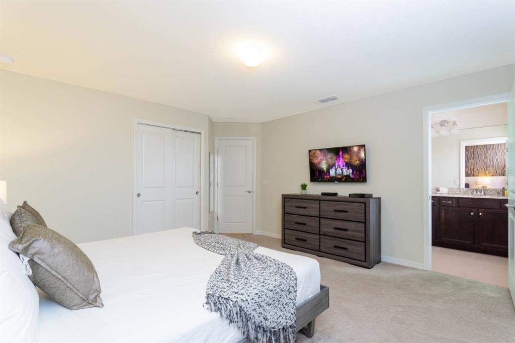Slide show image of the Orlando Florida Home for Sale 53