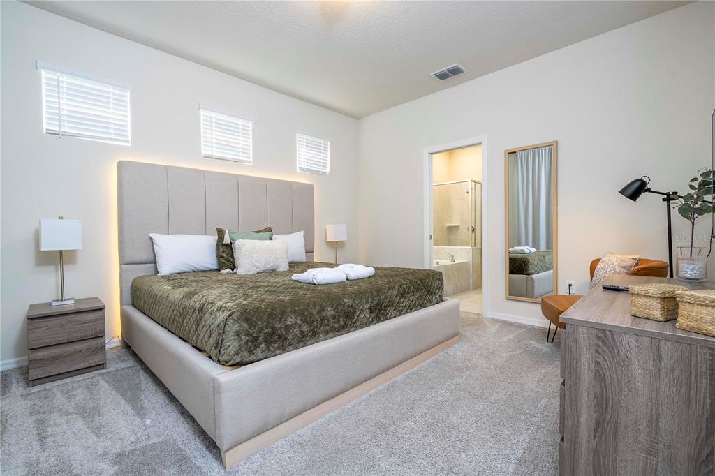 Slide show image of the Orlando Florida Home for Sale 22