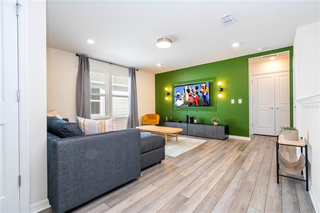 Slide show image of the Orlando Florida Home for Sale 27
