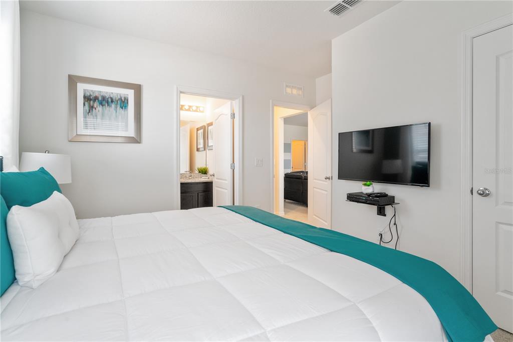 Slide show image of the Orlando Florida Home for Sale 23