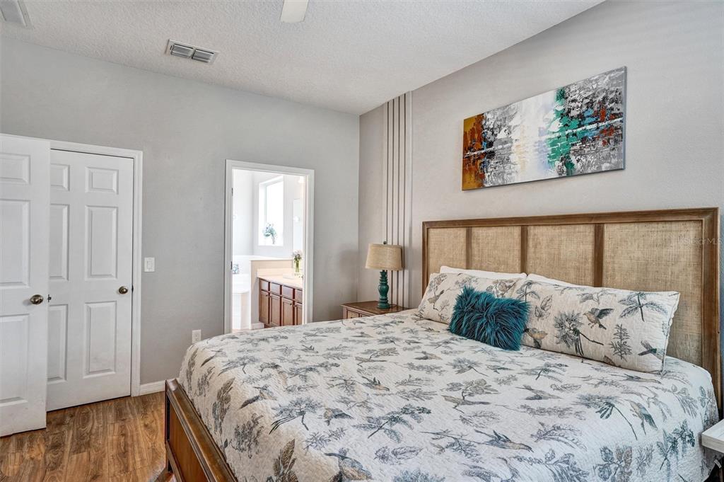 Slide show image of the Orlando Florida Home for Sale 16