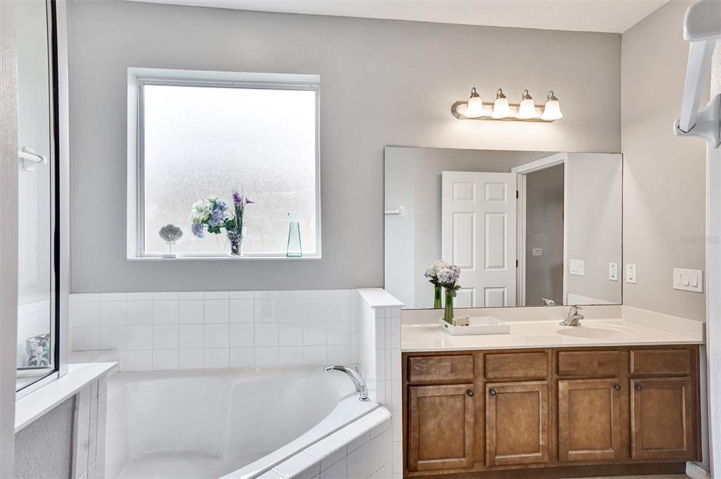 Slide show image of the Orlando Florida Home for Sale 18