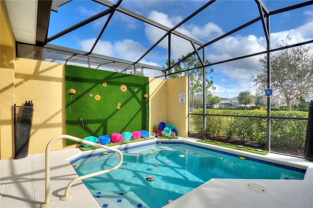Slide show image of the Orlando Florida Home for Sale 23