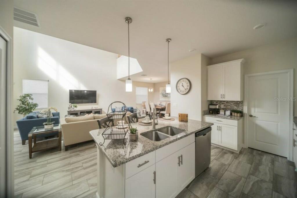 Slide show image of the Orlando Florida Home for Sale 10