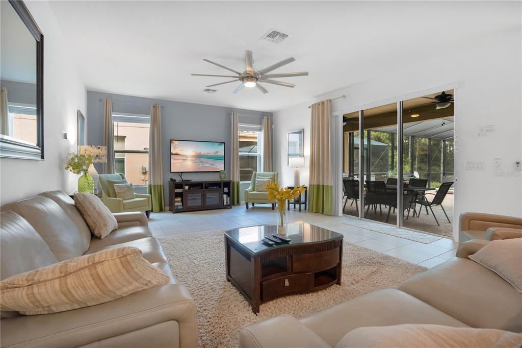 Slide show image of the Orlando Florida Home for Sale 17