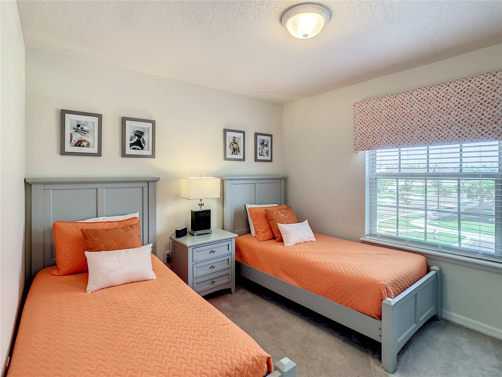 Slide show image of the Orlando Florida Home for Sale 32