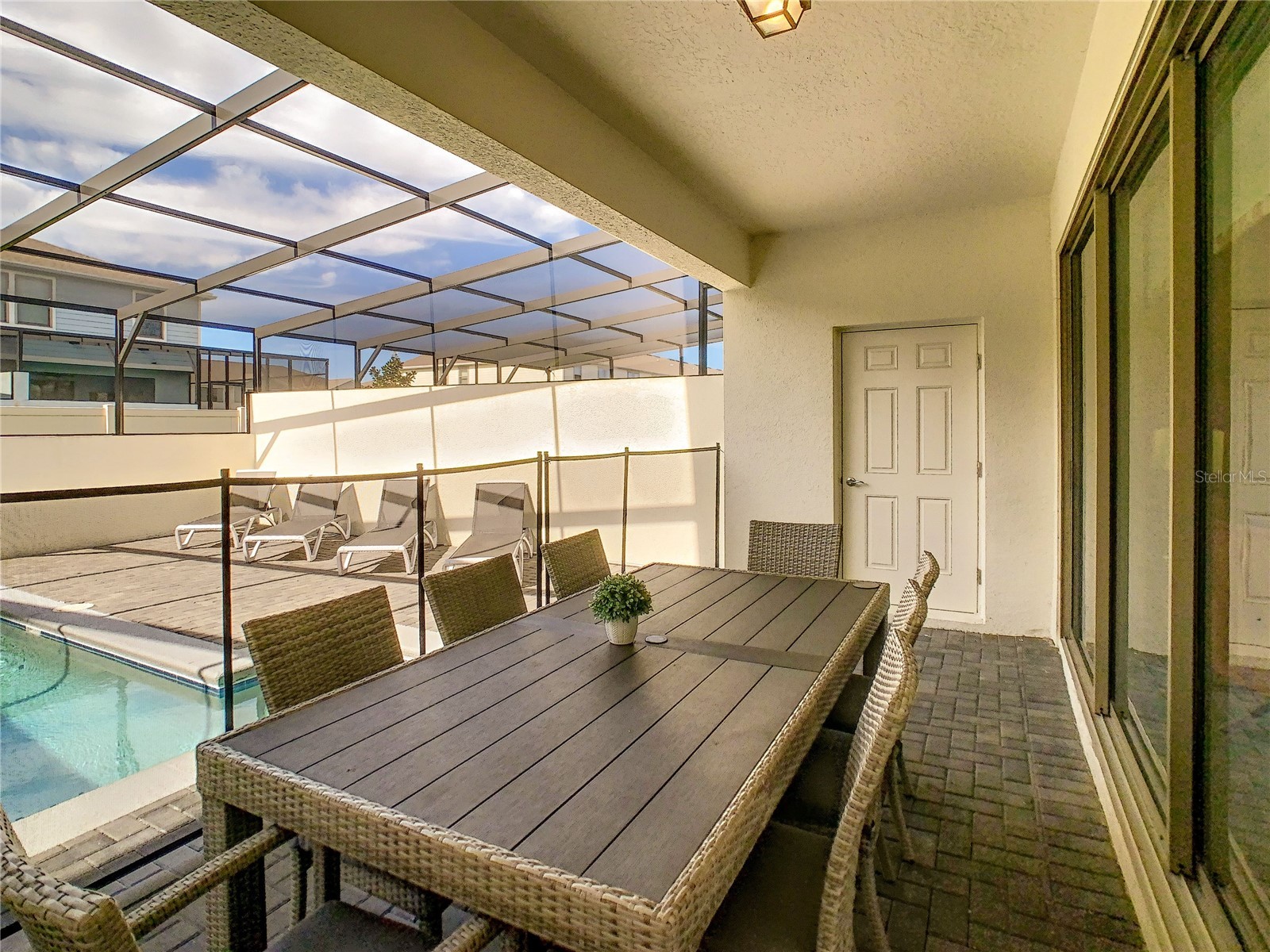 Slide show image of the Orlando Florida Home for Sale 36