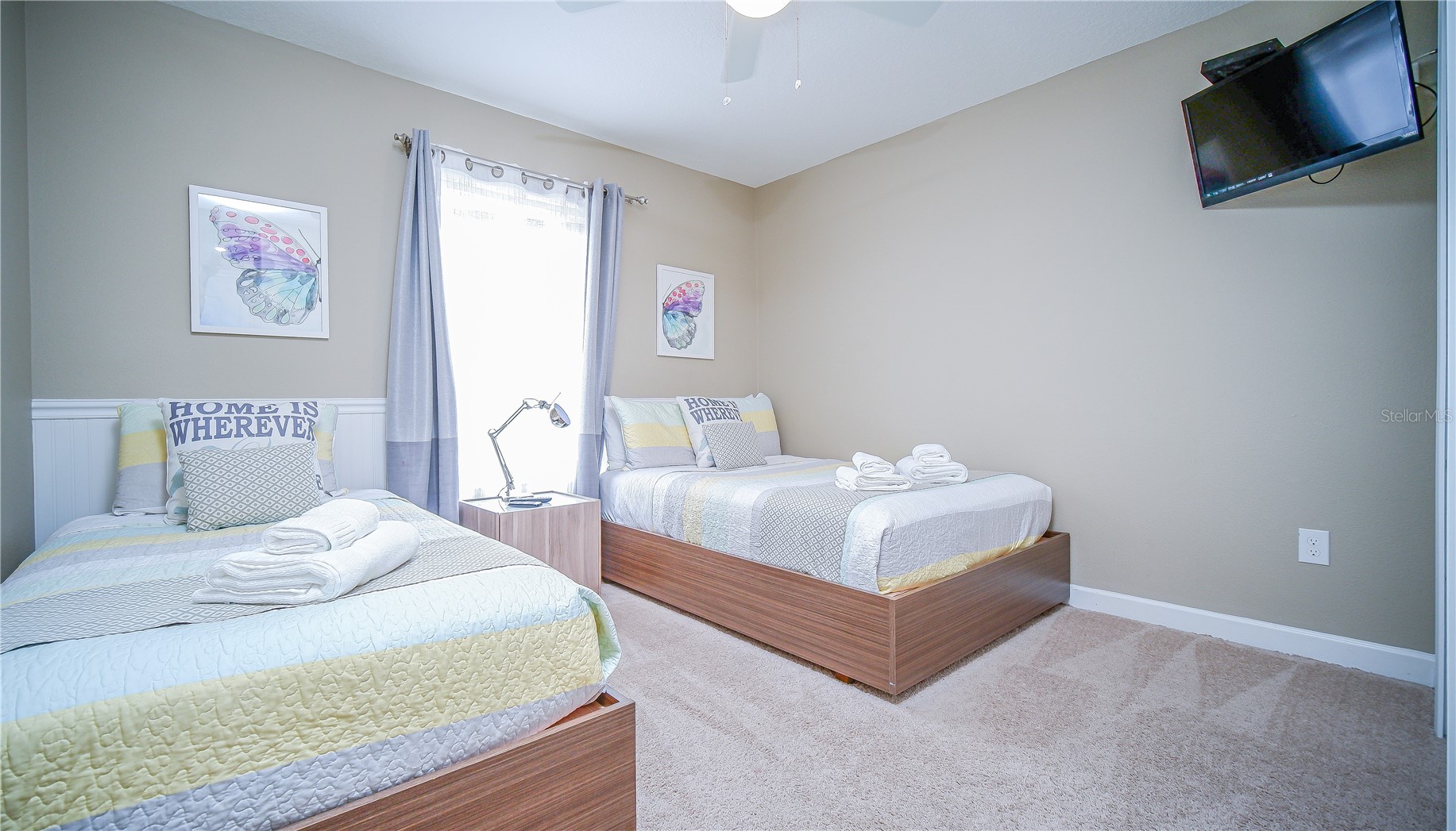 Slide show image of the Orlando Florida Home for Sale 30