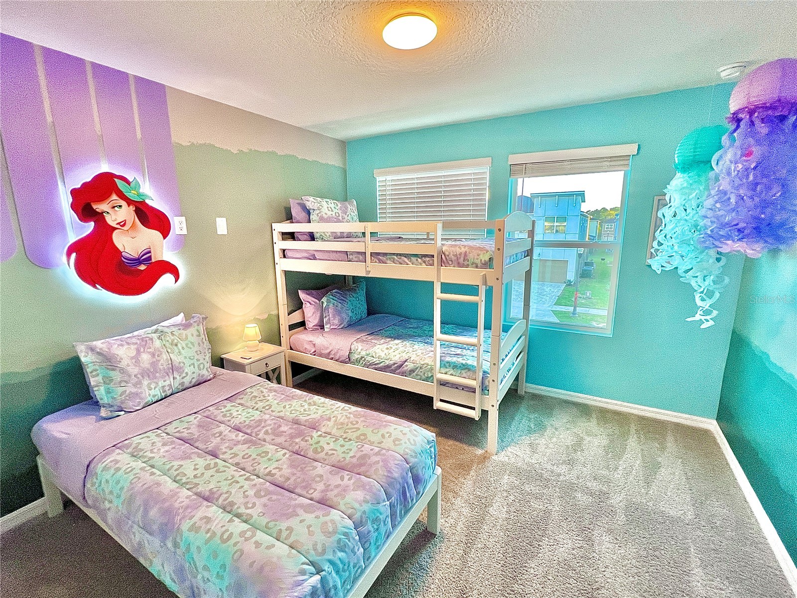 Slide show image of the Orlando Florida Home for Sale 15