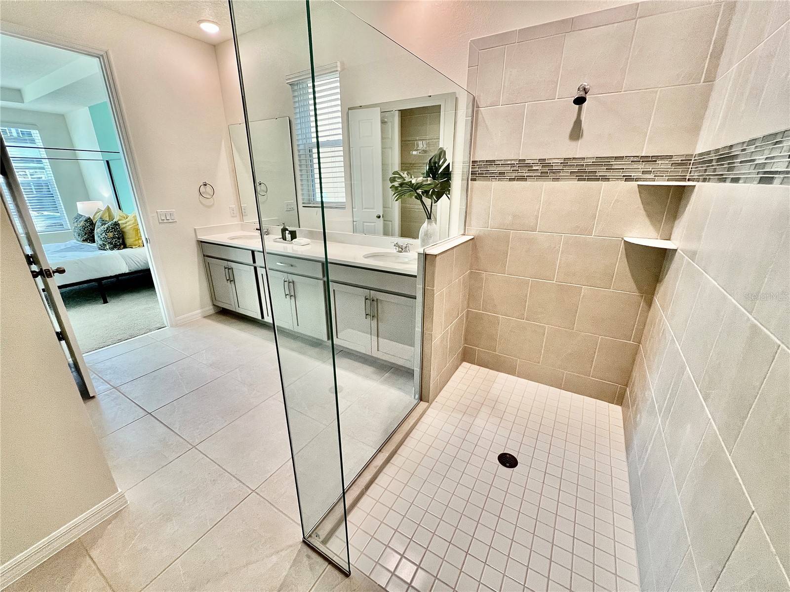 Slide show image of the Orlando Florida Home for Sale 26