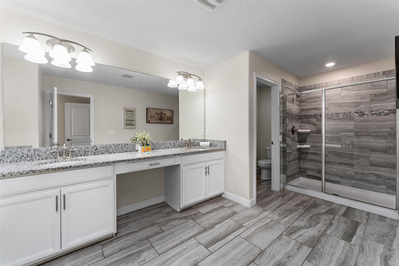 Slide show image of the Orlando Florida Home for Sale 49
