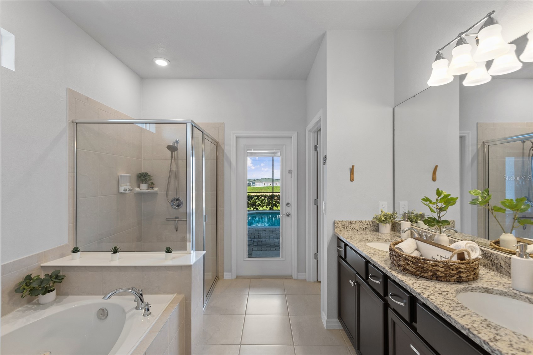 Slide show image of the Orlando Florida Home for Sale 34