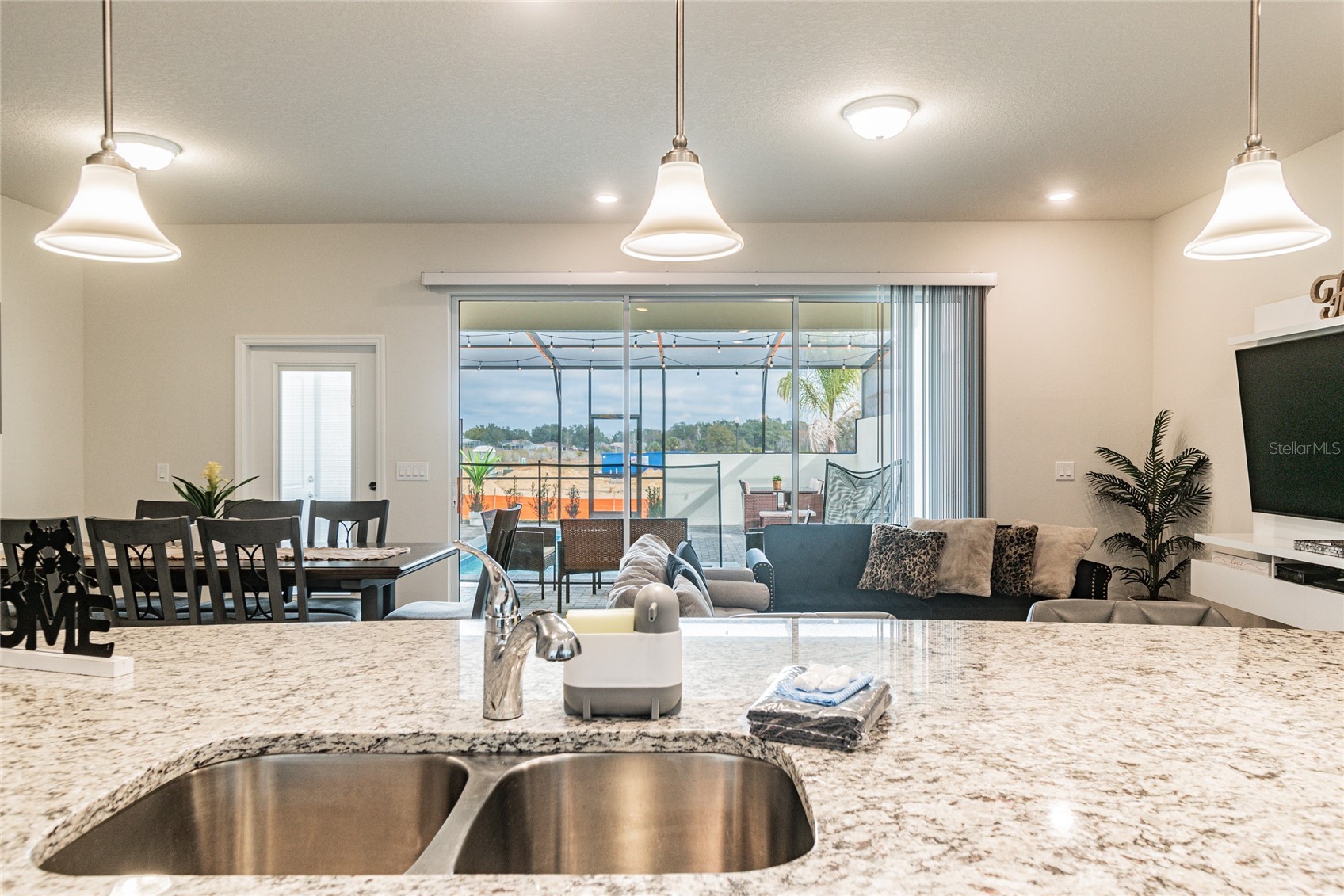 Slide show image of the Orlando Florida Home for Sale 09