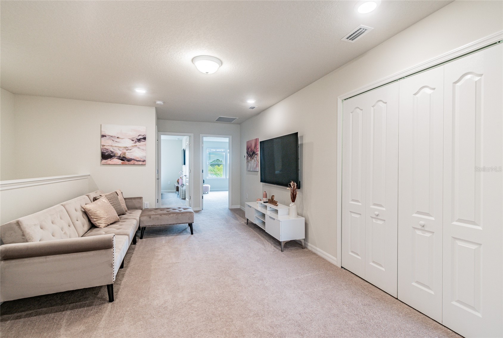 Slide show image of the Orlando Florida Home for Sale 30