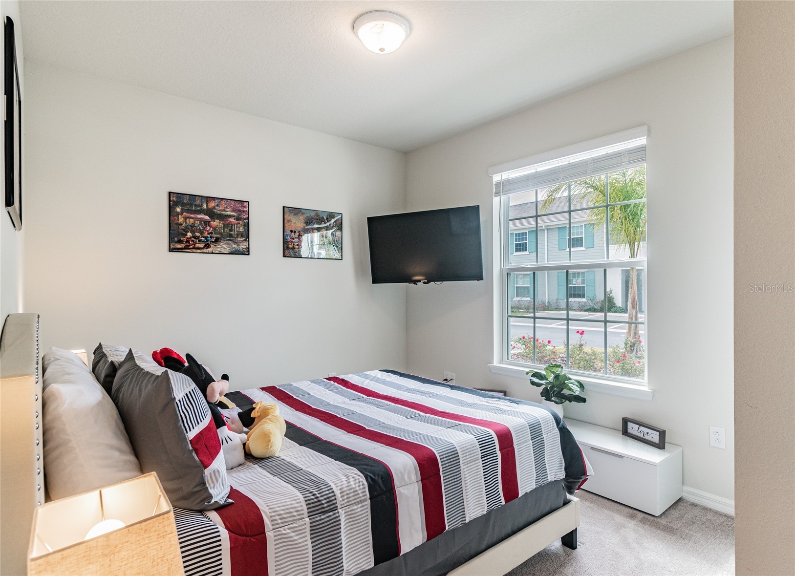 Slide show image of the Orlando Florida Home for Sale 33