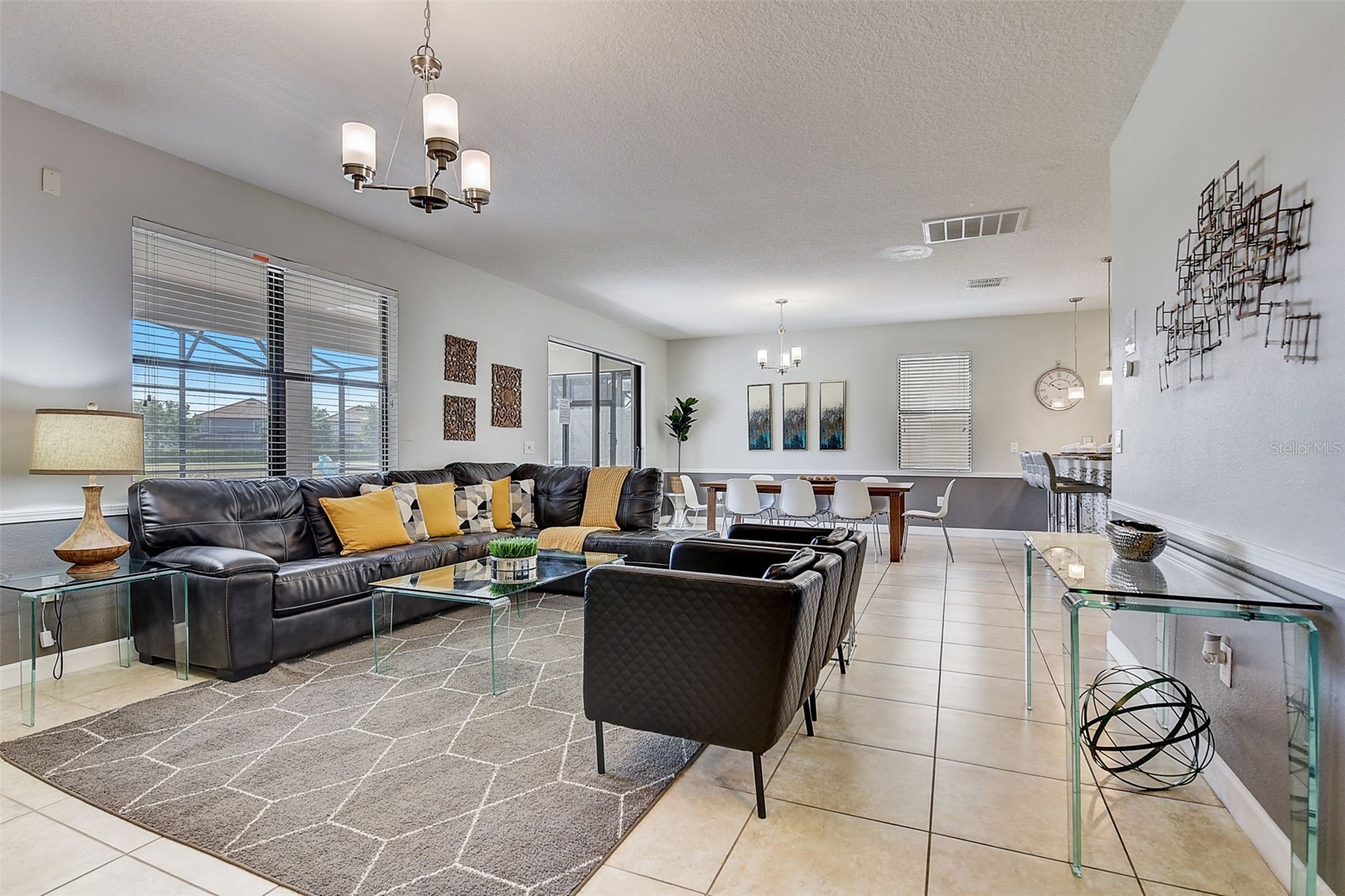 Slide show image of the Orlando Florida Home for Sale 17