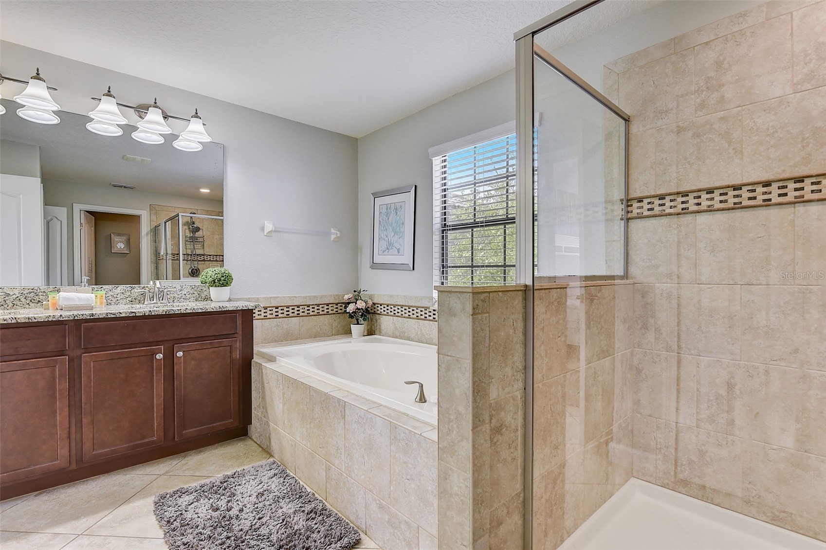 Slide show image of the Orlando Florida Home for Sale 40