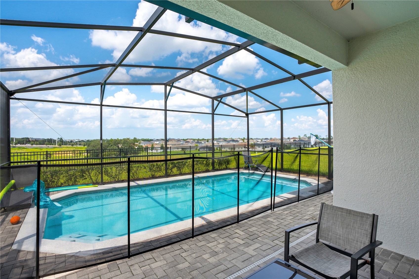 Slide show image of the Orlando Florida Home for Sale 32