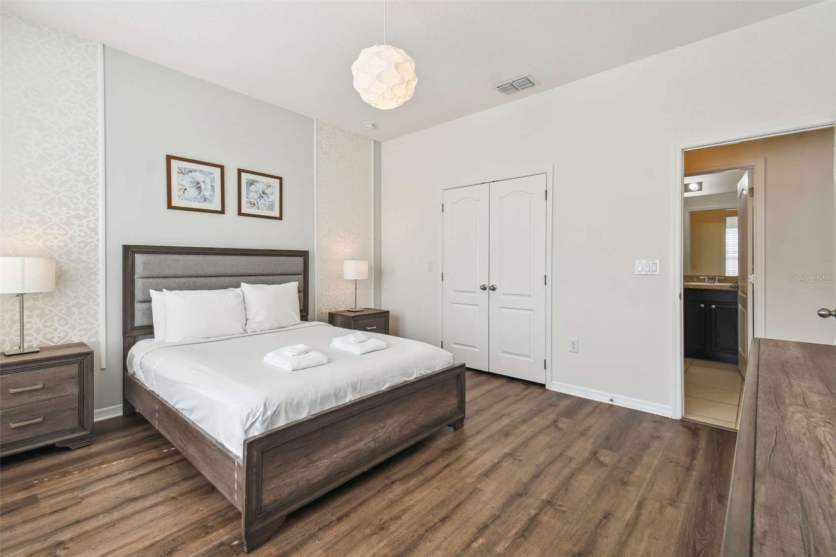 Slide show image of the Orlando Florida Home for Sale 12