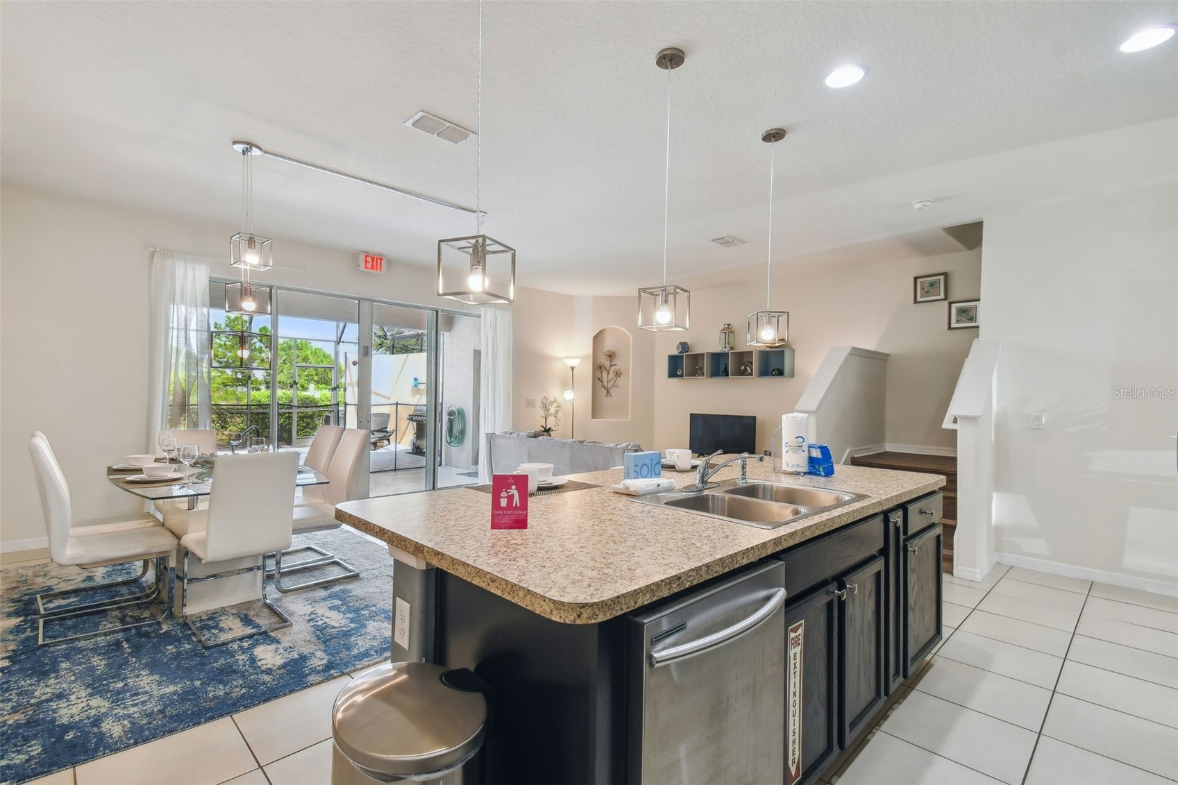 Slide show image of the Orlando Florida Home for Sale 19