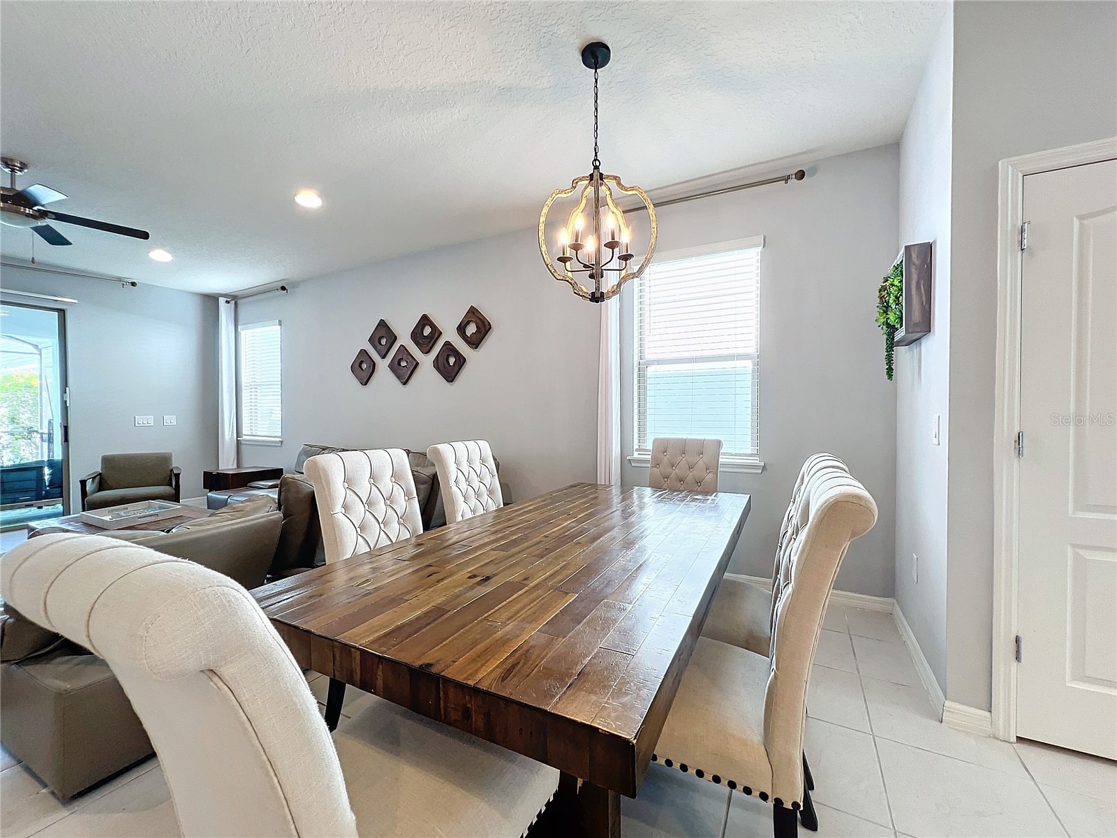 Slide show image of the Orlando Florida Home for Sale 10