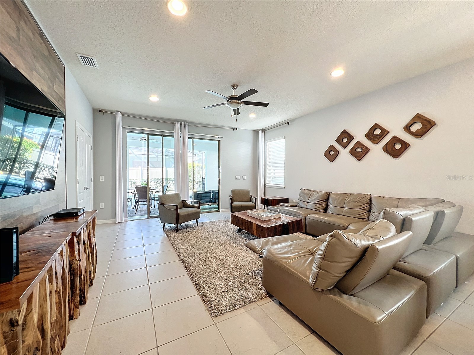 Slide show image of the Orlando Florida Home for Sale 11