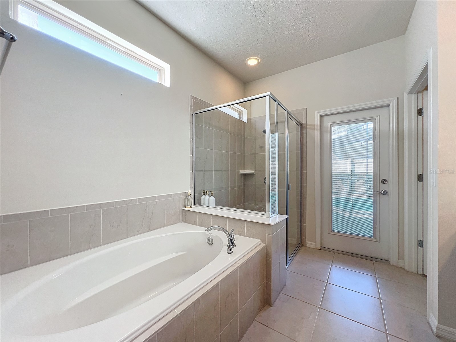 Slide show image of the Orlando Florida Home for Sale 16